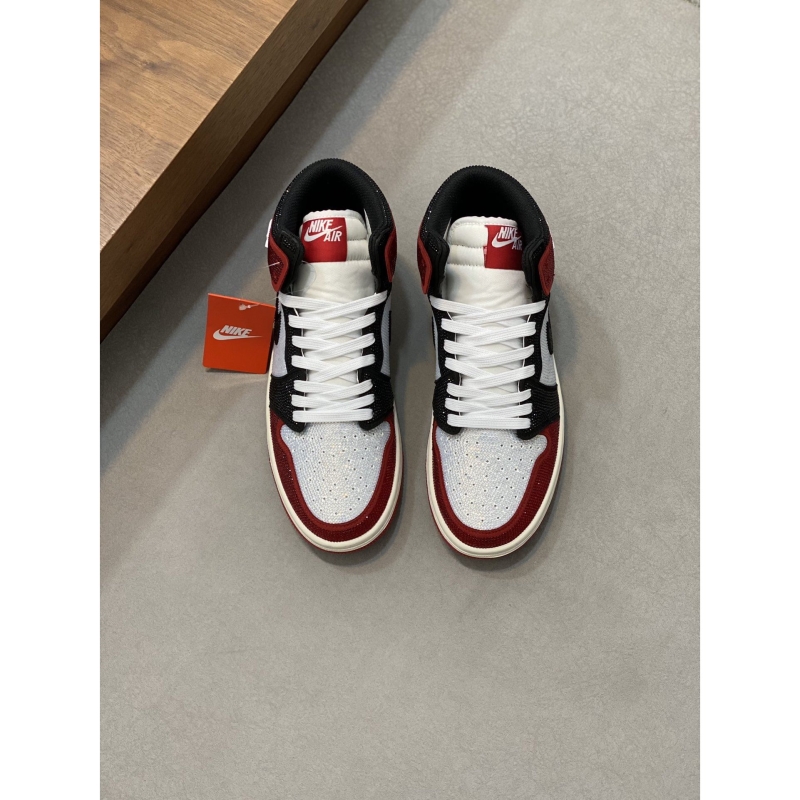 l**is V*t*n sneakers